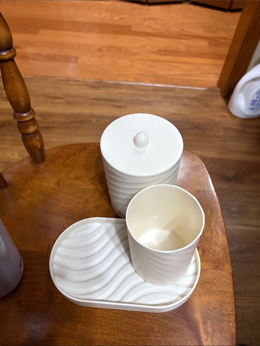 Starbucks cup with yogi tea bags in beige containers. Tea bags in container. - Picture 16 of 16